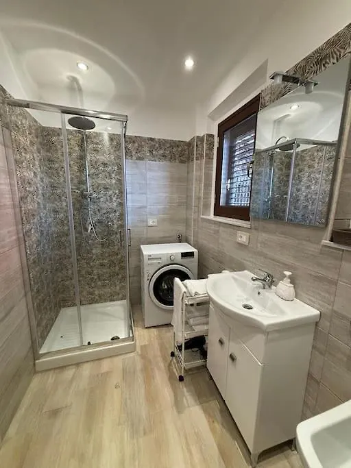 Le Rose Di Lu' Daire Katanya 0*,  İtalya